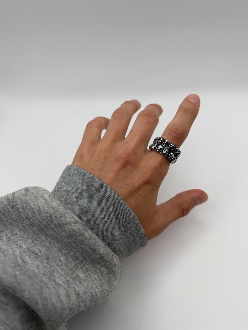Skulls Shape Ring - Picture 2 of 7